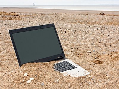 Laptop vergeten op strand
